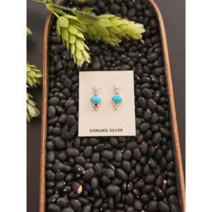 Boucles d'oreilles pendantes artisanales Navajo en turquoise Sleeping Beauty et argent sterling en forme d'étoile - Product Image 1