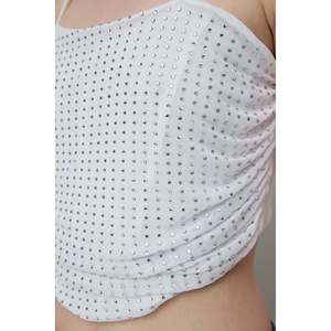 Blusa Casual con Adornos de Piedras y Logotipo Frontal - Product Image 3