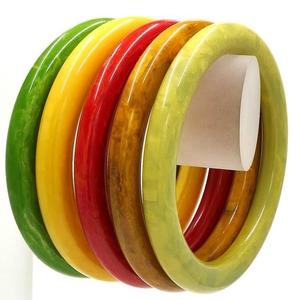 Bracelet élégant en résine imperméable avec des couleurs personnalisées Bijoux faits à la main pour les cadeaux d'affaires et les accessoires personnels des femmes - Product Image 4