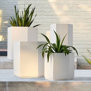 Grand pot de fleurs décoratif, élégant, moderne et durable pour l'extérieur et l'intérieur du jardin pour les plantes de pépinière et les intérieurs de maison - Product Image 1