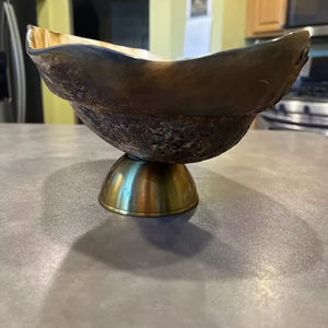 Bol décoratif en corne de buffle naturelle avec motif de grain unique pour les maisons de style vintage et tribal à un prix abordable - Product Image 1