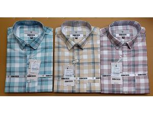 Camisa de Hombre de Corte Moderno con Botones Frontales Perfecta para Reuniones de Negocios Salidas Casuales o Uso Diario - Product Image 5