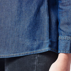 Wholesale Women <b>Denim</b> Shirts With Flap Pockets Raw Blue Solid Shirts for Ladies - Product Image 4