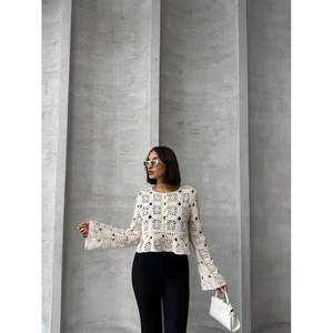 Blusa de Encaje con Medio Cierre de Botones para Mujer, Producto al por Mayor - Product Image 4