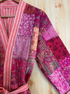 เสื้อคลุมกิโมโนผ้าไหมงานฝีมือแบบคันธา  สำหรับทุกเพศทุกวัย ไซส์พลัส  ของขวัญสำหรับเธอ  เสื้อคลุมฤดูหนาวแบบปะติดปะต่อ  เสื้อคลุมอาบน้ำสำหรับผู้หญิง - Product Image 3