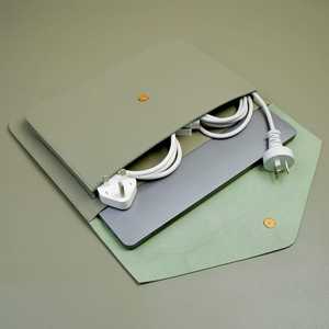 Housses de protection sophistiquées en cuir pour ordinateur portable avec finition élégante, résistance aux rayures, ajustement sûr et design de luxe - Product Image 5