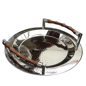 Plateau contemporain créatif de luxe moderne et fabriqué à la main avec poignées en métal fini argenté utilisé pour la décoration de la table basse - Product Image 5