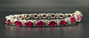 กำไลเทนนิสพลอยทับทิมสีชมพูทรงลูกแพร์ เงินแท้ 925 ประดับเพชรแล็บ - Product Image 1