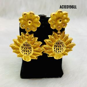 Ensemble de bijoux plaqué or pour femmes avec boîte chaîne motif floral matériel en laiton design floral élégant - Product Image 3