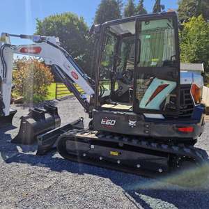 Mini Excavadora Compacta con Brazo Largo, Motor Yanmar, Bomba de Alta Potencia, Capacidad de Excavación de 2.34 Toneladas, para Uso en Construcción y Agricultura - Product Image 3