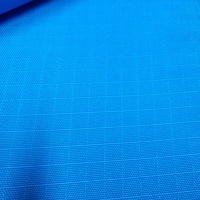 Tissu en nylon tissé 420D Ripstop enduit PU, imperméable et écologique, idéal pour les sacs à dos, les bagages, les vêtements de sport et les confections vestimentaires.