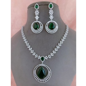 À la mode CZ Zircon Diamant Collier Avec Boucles D'oreilles Américain Diamant Look Ensemble De Bijoux pour Cadeau De Mariage Élégant Fête Pour Les Femmes - Product Image 1