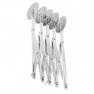 Cortador de Pasta IGINIO MASSARI 3517 con 5 Cuchillas, Herramienta de Repostería de Precisión CIPRIANO GHIDINI - Product Image 2