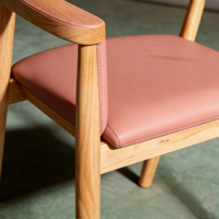 Chaise de bistrot XY pour restaurant, structure en bois massif, fauteuil rembourré en cuir, dossier incurvé, design doux