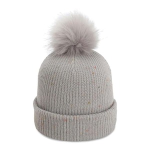 Gorro de Invierno Personalizado con Bordado, Gorro de Moda con Pompón - Product Image 1