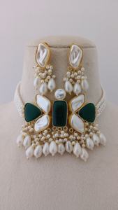 Midnight Royalty Diseño único Conjunto de collar de perlas luminosas Patrón de flores con cadena de bambú Producto a granel personalizable para niñas - Product Image 2