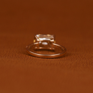 Anillo de Compromiso Clásico con Diamante Amarillo Radiante Cultivado en Laboratorio, Chapado en Oro de 14K, Anillo Moderno con Diamante Rosa de Corte Redondo y Engaste Pavé - Product Image 5