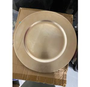 Plato de presentación metálico color plata, diseñado para elevar eventos, bodas y cenas elegantes con su brillo metálico premium. - Product Image 5