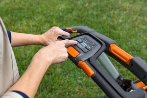 (H&S) Tondeuse à gazon électrique Husqvarna Lawn Xpert LE322R - Product Image 3