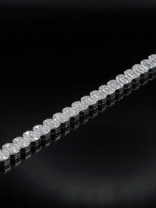 Pulsera de tenis con diamantes de moissanita VVS de corte esmeralda, plata de ley 925 con baño de rodio, diseño geométrico, para bodas - Product Image 2