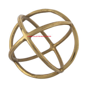 Esfera de diseño personalizado de lujo, escultura chapada en oro con base blanca en gran oferta para decoración de mesa - Product Image 3