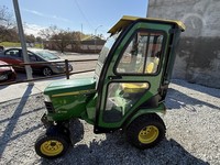Tracteur de jardin diesel hydrostatique tout-terrain robuste 2006 avec cabine fermée pour la tonte, le remorquage et le déneigement