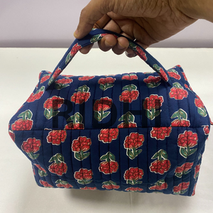 Sac de voyage matelassé en coton bleu marine, imprimé à la main, écologique, grand format, avec poignée, multifonctionnel et réutilisable - Product Image 5