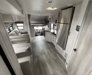 Autocaravanas y Remolques de Viaje D-y-n-a-m-a-x I-s-a-t-a 5 34DS4X4 Rvs 2025 2024 2026 - Product Image 3