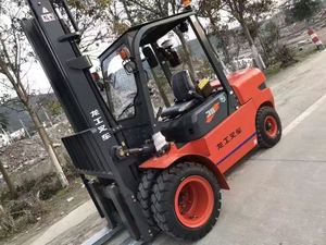 Mini Gebruikte Vorkheftruck 3.8ton Chinese <span class=keywords><strong>Longgong</strong></span> 38 4X4 Diesel Vorkheftruck Met Vork Goede Kwaliteit - Product Image 3