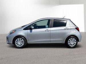 Yaris Coupé 2015 Seminuevo en Buen Estado, Volante a la Izquierda, con Turbo, Asientos de Cuero y Llantas R16 - Product Image 4