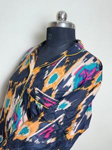 Camisa negra de algodón con estampado de Ikat para mujer, camisa de manga larga con patrón de Ikat Multicolor, estampado étnico Ikat negro de diseñador - Product Image 6