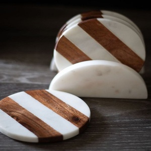 Organic Home 4-Piece <b>Coasters</b> Set in <b>White</b> Marble and Acacia Wood Mat & Pads - Product Image 6