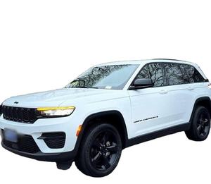 Cherokee Altitude 2024 Usado, Color Blanco Limpio, Tracción en las Cuatro Ruedas, Volante a la Izquierda, Asientos de Cuero Oscuros con Calefacción, Transmisión Automática, Llantas de Aleación R17 - Product Image 1