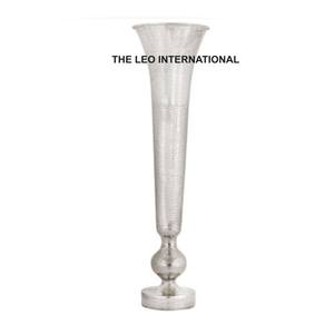 Jarrón de Flores Alto de Metal Estilo Vintage para Funciones Culturales, Decoración con Temática de Patrimonio y Espacios para Arreglos Florales Religiosos - Product Image 6