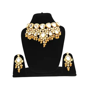 Ensemble de bijoux fins de luxe indiens pour femmes, collier en acier inoxydable jaune, boucles d'oreilles, maang tikka avec placage or pour les mariages - Product Image 2