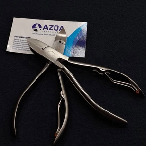 Coupe-ongles à ressort en acier inoxydable avec bord de coupe droit et incurvé pour la pédicure, le toilettage et les soins personnels - Product Image 1