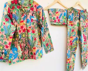 Ensembles de pyjamas en coton personnalisés pour adultes Imprimés floraux thermiques pour la maison Hôtel utilisation directe du fournisseur d'usine en gros pour l'été - Product Image 6