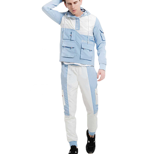 ชุดเสื้อกันลมผู้ชายแบบมีกระเป๋าหลายช่อง ชุดวอร์มกันลมระบายอากาศได้ดี เหมาะสำหรับกิจกรรมกลางแจ้ง สีอ่อน สไตล์เทคแวร์ 2 ชิ้น - Product Image 5