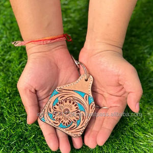 Porte-clés en cuir taillé sculpté à la main Porte-clés en cuir de forme exotique mignon Accessoires en cuir taillé Porte-clés mignons pour unisexe - Product Image 4