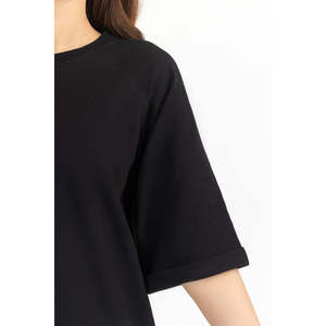 เสื้อถักทรงหลวมสำหรับผู้หญิง รุ่น WM-KTP-SS26-105 เสื้อเจอร์ซีย์ลำลองระบายอากาศดี แฟชั่นฤดูร้อน ผู้ผลิต OEM ODM - Product Image 6