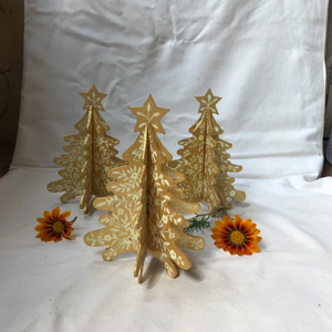 Arbre de Noël en papier Kashmiri 3D fabriqué à la main Décor de fête élégant avec détail artistique comprenant des ornements de boule et d'arbre - Product Image 1