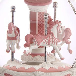 Boule à neige peinte à la main d'amour musical de lumière artificielle de résine pour la décoration de vacances - Product Image 3