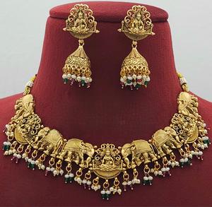 Elegante Juego de Collar y Aretes con Acabado Dorado Mate de Primera Calidad, Impresionante Colección para Bodas para Mujer - Product Image 1