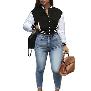 Veste universitaire OEM pour femmes de haute qualité Fabricant de vestes universitaires imperméables Vente en gros Vestes Letterman pour femmes - Product Image 4