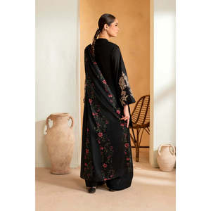 Ensemble 3 pièces IZNIK : Chemise en lawn brodée, Dupatta imprimé en mousseline, Pantalon brodé pour Printemps/Été, Manches trois-quarts - BIC-4513 - Product Image 5
