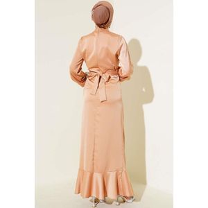 Robe en queue de poisson plissée sur le côté Latte Satin - Product Image 1