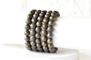 กำไลข้อมือลูกปัดไพไรต์ธรรมชาติ 8 มม. ดีไซน์คลาสสิกขายดีสำหรับคู่รัก เหมาะสำหรับวันครบรอบและการทำสมาธิ - Product Image 2