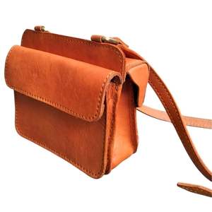 Artisan Vintage Leather Tote <b>Bag</b> Elegant Handmade Cowhide Handbag with Adjustable Strap, <b>Long</b>-Lasting Quality from Indonesia - Product Image 2