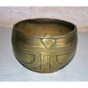 Bol de service en métal robuste avec base antidérapante et parfait pour servir des frites, des trempettes et des amuse-gueules lors de fêtes - Product Image 6