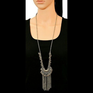 Collier long en chandelle oxydé pour les occasions de fête - Product Image 5